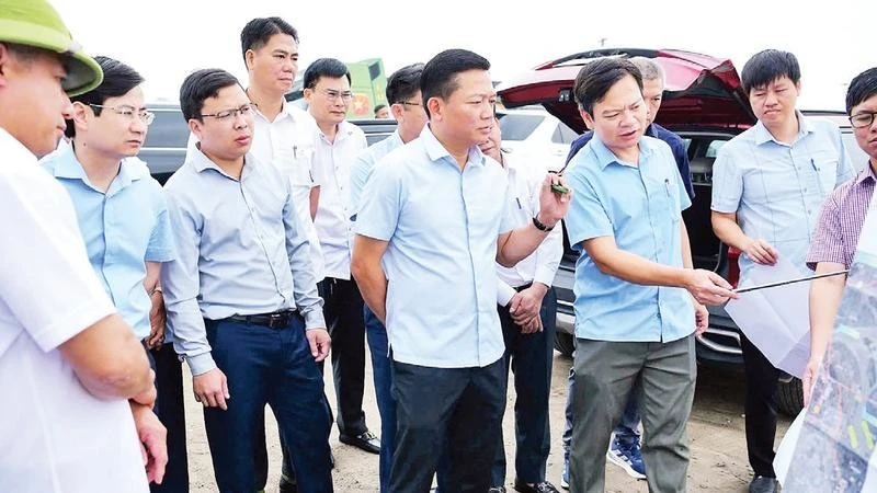 Tháo gỡ khó khăn dự án đường song hành Vành đai 5