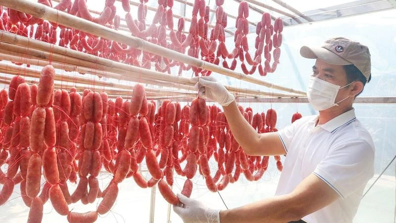 Độc đáo hương vị lạp xưởng tươi Tây Ninh