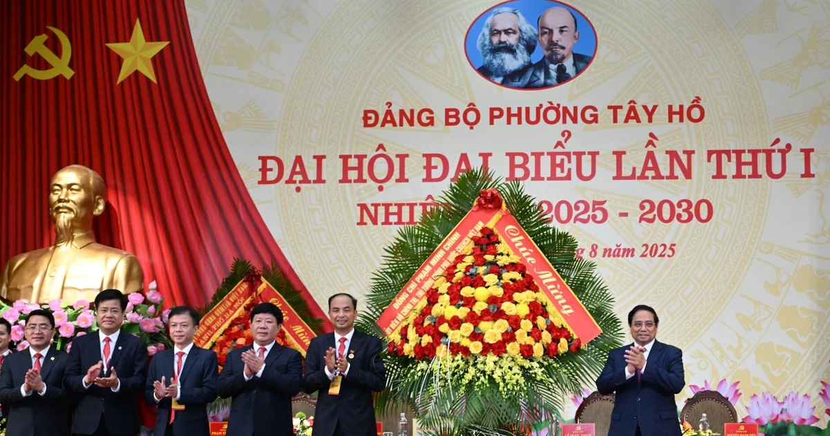 [Foto] Premier vietnamita asiste a primera asamblea del Comité del Partido Comunista del barrio de Tay Ho en Hanói