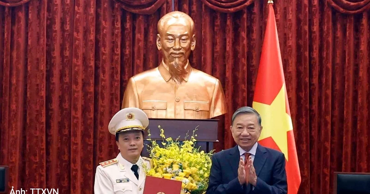 Trao quyết định thăng quân hàm Thượng tướng cho sĩ quan Công an nhân dân