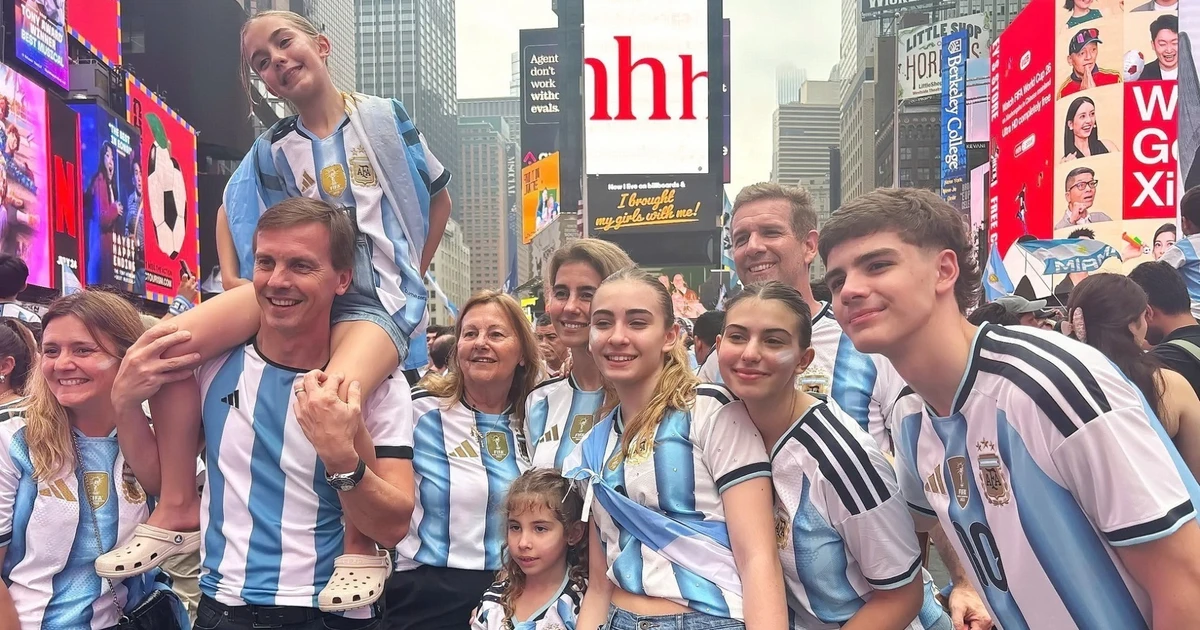 [Ảnh] Chung kết World Cup 2026: Cổ động viên Argentina biến New York thành sàn diễn Tango
