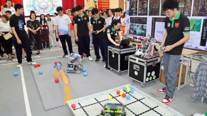 Ngày hội STEM Trường phổ thông dân tộc nội trú Hòa Bình