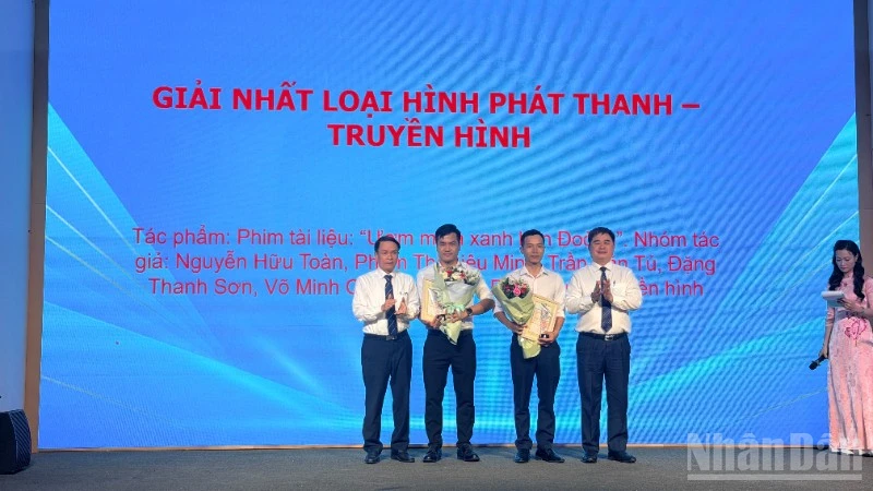 Trao giải báo chí khu vực Tây Nguyên và Duyên hải miền trung lần 1