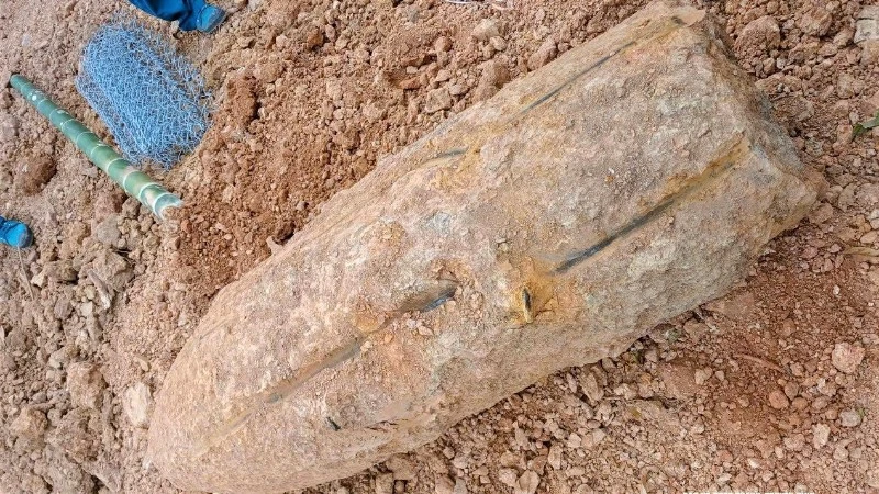 Nghệ An: Phát hiện quả bom nặng 350kg khi đào móng xây nhà