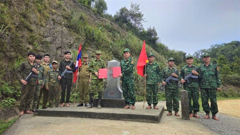 Bộ đội Biên phòng tỉnh Nghệ An tuần tra song phương biên giới Việt Nam-Lào