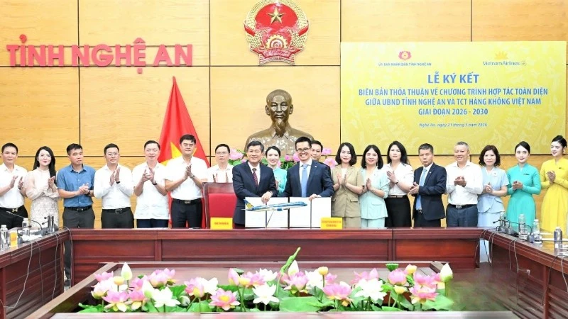 Tỉnh Nghệ An và Vietnam Airlines đẩy mạnh hợp tác