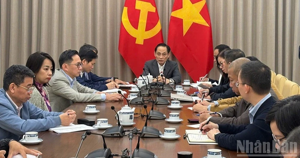 Le Hoai Trung, Member of the Party Central Committee and Minister of Foreign Affairs, chairs the meeting on the implementation of the Ministry of Foreign Affairs’ tasks in service of the 14th National Party Congress.