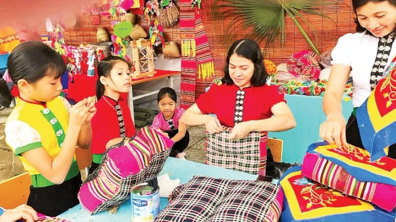 Nông dân nghĩ cách làm giàu từ du lịch