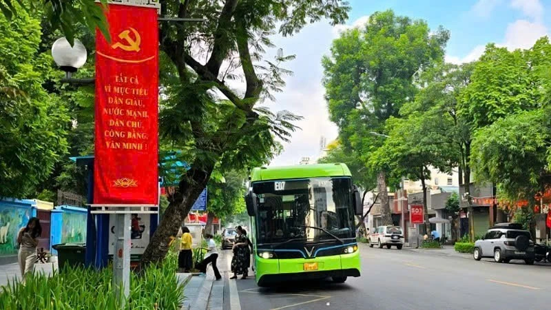 Hà Nội tiếp tục đưa thêm 52 xe buýt điện vào khai thác