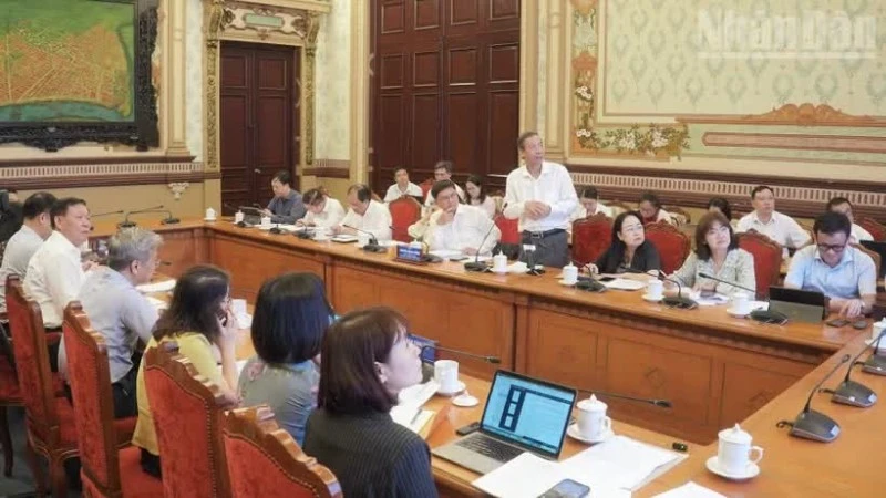 Thứ trưởng Y tế làm việc tại Thành phố Hồ Chí Minh về triển khai Nghị quyết 72 của Bộ Chính trị
