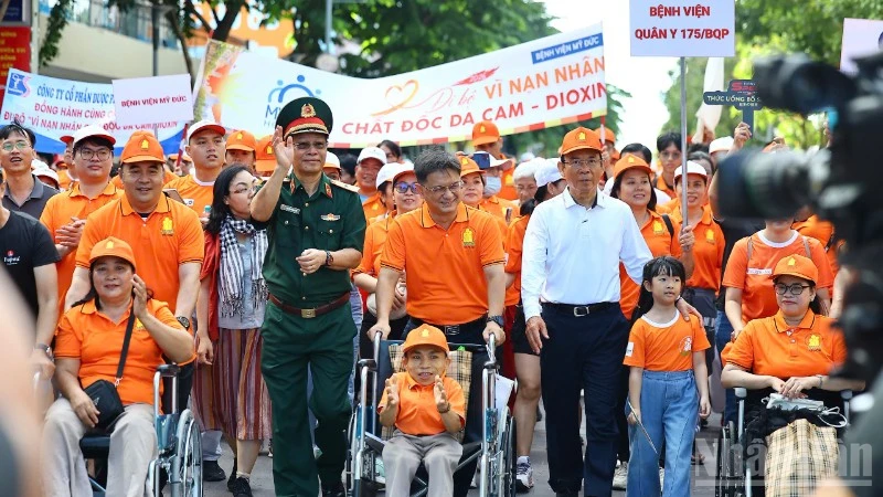 Chung tay chăm lo nạn nhân chất độc da cam