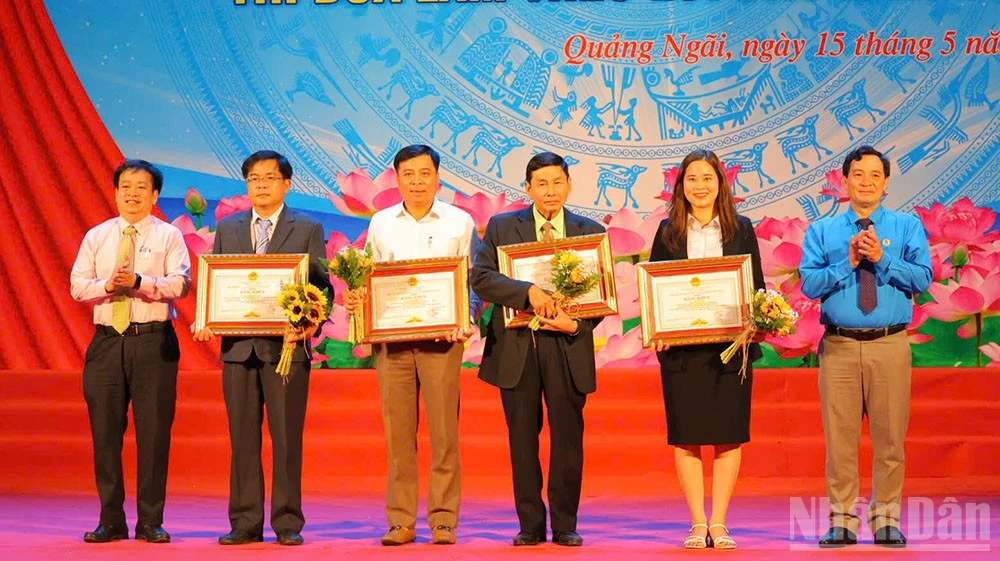 Quảng Ngãi biểu dương tập thể, cá nhân tiêu biểu thi đua làm theo lời Bác