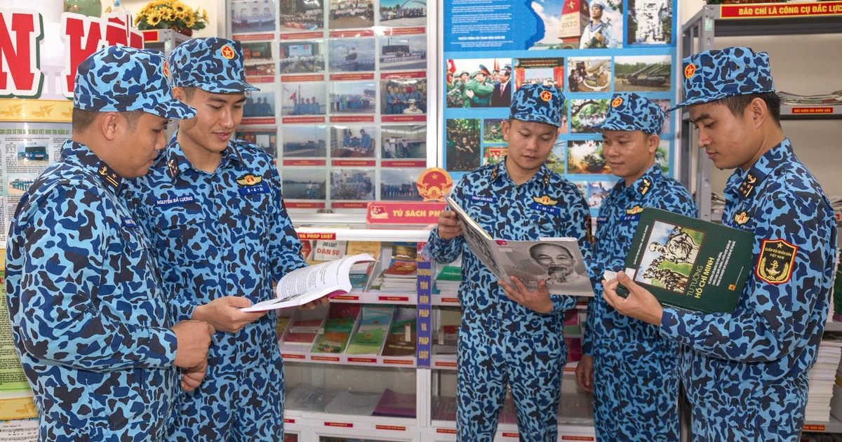 Tình cảm của Bác Hồ với bộ đội Hải quân