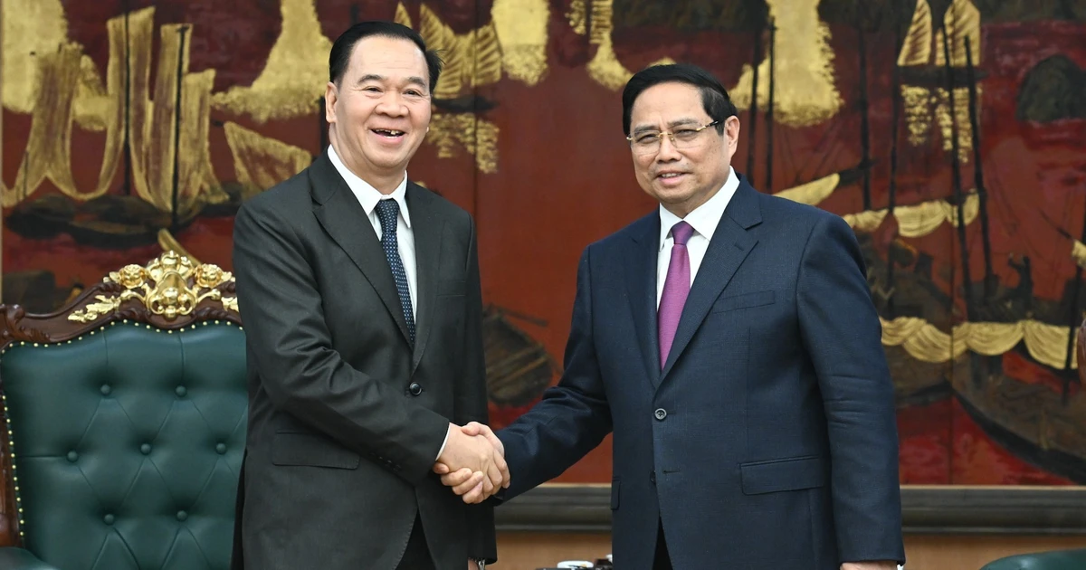 [Foto] Premier vietnamita recibe al ministro de Educación y Deportes de Laos