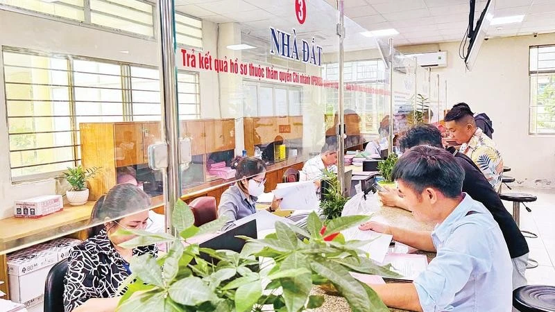 Hoàn thiện bộ máy chính quyền để giữ vững vai trò “đầu tàu