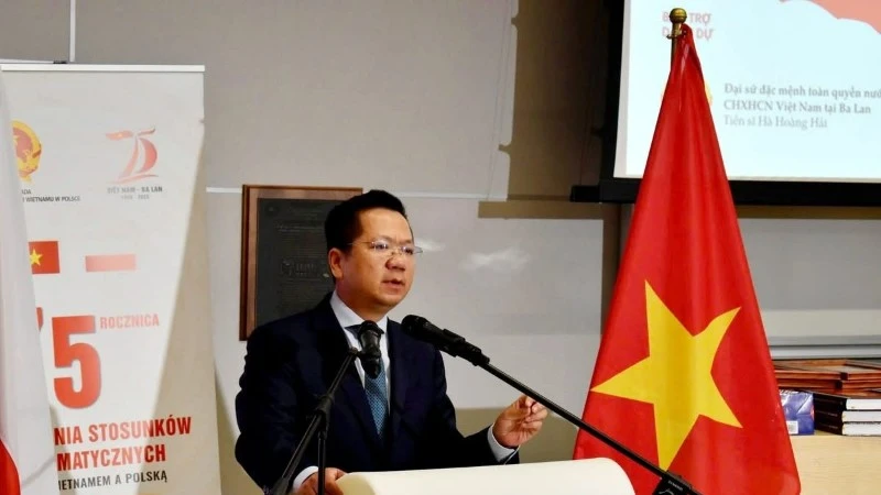 Ambassador Ha Hoang Hai delivers the opening remarks. (Photo: Embassy of Viet Nam in Poland)