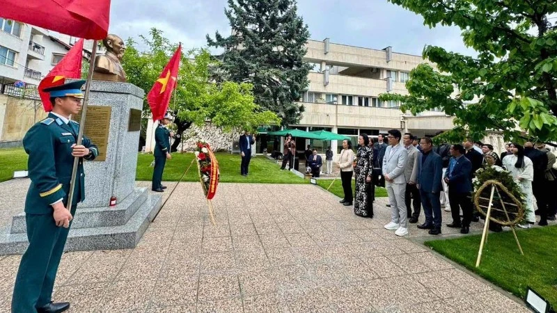 Tuổi trẻ Việt Nam tại Bulgaria học tập và làm theo tư tưởng, đạo đức, phong cách Hồ Chí Minh