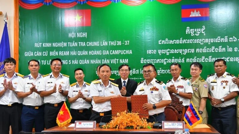 Hải quân hai nước Việt Nam và Campuchia rút kinh nghiệm hoạt động tuần tra chung