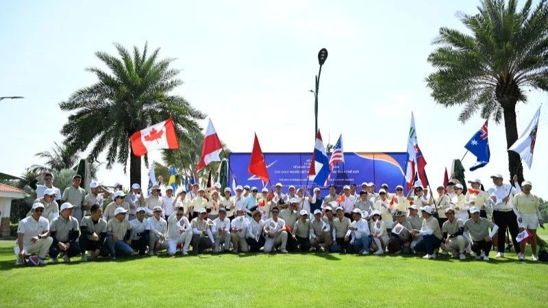 Nearly 100 overseas Vietnamese golfers from 12 countries are taking part in the 8th Worldwide Overseas Vietnamese Golf Championship. (Photo courtesy of the State Committee for Overseas Vietnamese)