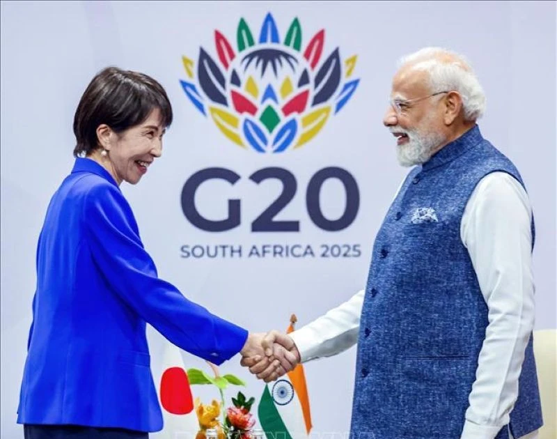 Japanese Prime Minister Sanae Takaichi and Indian Prime Minister Narendra Modi during their meeting on the sidelines of the G20 Summit in South Africa. (Photo: ANI/VNA)