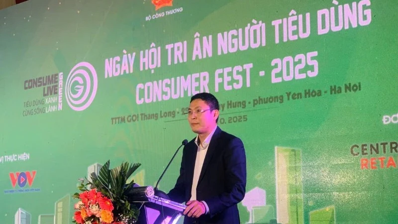 Trinh Anh Tuan, Chair of the National Competition Commission under the Ministry of Industry and Trade, delivers remarks at the event.