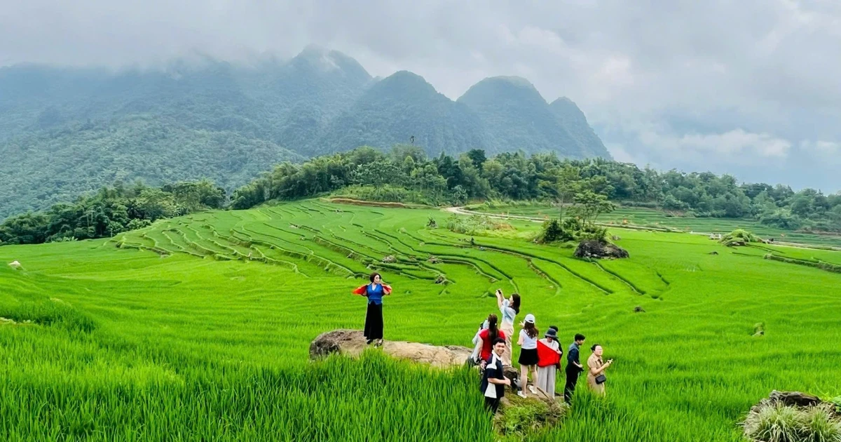 Visitors experience Pu Luong, Thanh Hoa. (Photo: QUANG THANG)