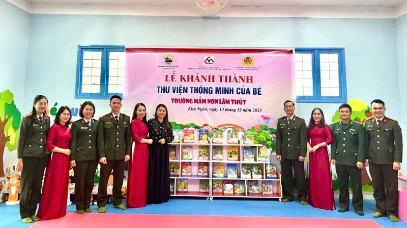 The inauguration ceremony of the “Smart Library for Children” takes place at Lam Thuy Kindergarten, Kim Ngan Commune, Quang Tri Province.