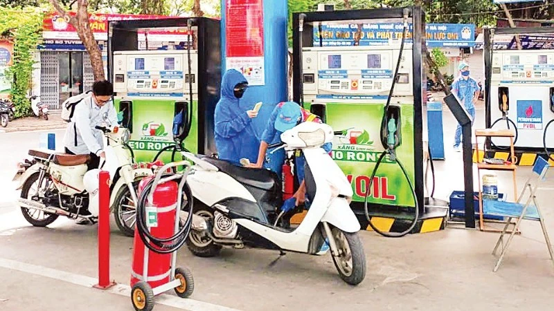Sớm đưa xăng E10 tiêu thụ đồng loạt trên thị trường