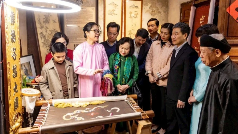 Visitors learn about the embroidery craft at Tu Thi Communal House, a heritage destination on the Ancestors of Crafts Worship Communal Houses route.
