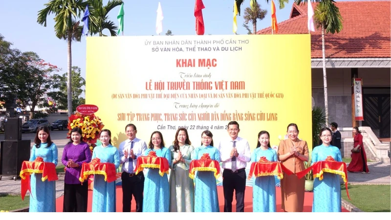 Khai mạc Triển lãm lễ hội truyền thống Việt Nam và trang phục người dân Đồng bằng sông Cửu Long