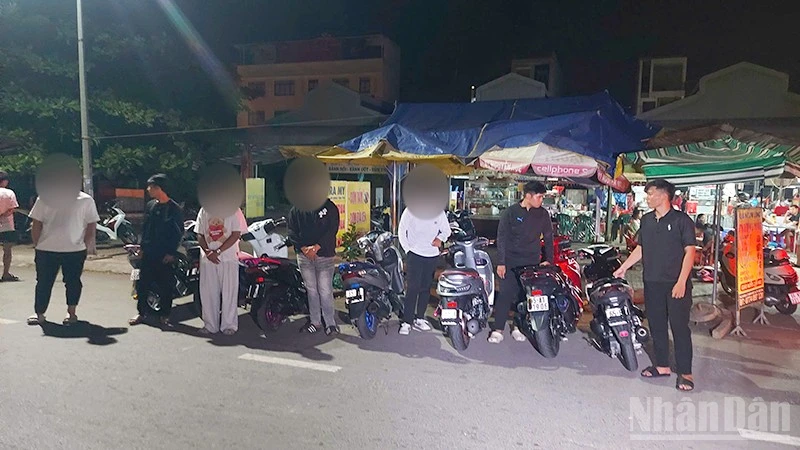 Đồng Tháp: Nhóm thanh thiếu niên che biển số nhằm trốn tránh phạt nguội