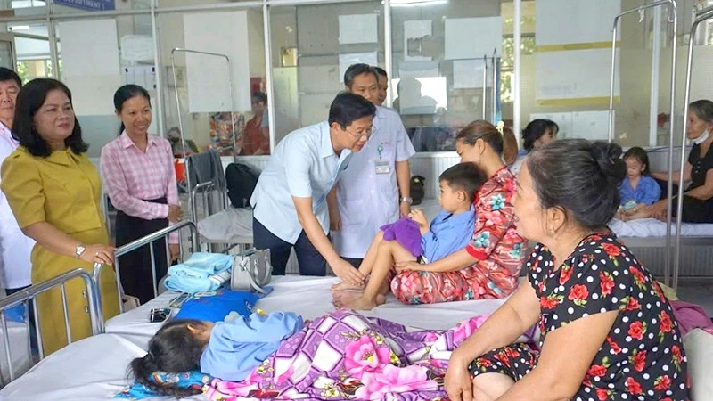 Đồng Tháp: 81 người nghi ngộ độc thức ăn tại trường, 42 bệnh nhân đang điều trị