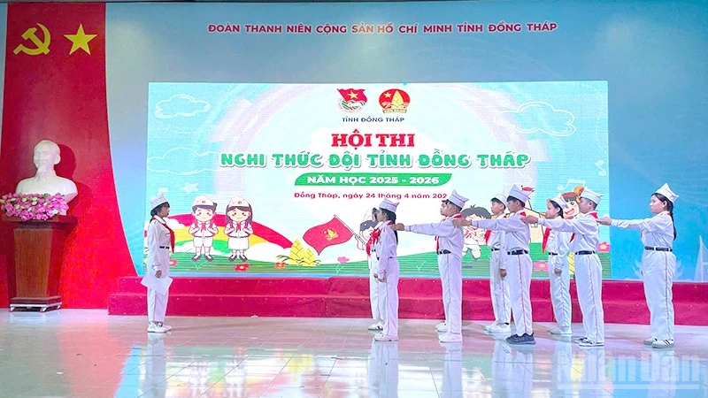 Thiếu nhi Đồng Tháp thi đua rèn luyện nghi thức Đội