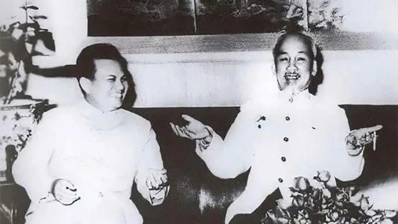 凯山·丰威汉主席与胡志明主席。资料图