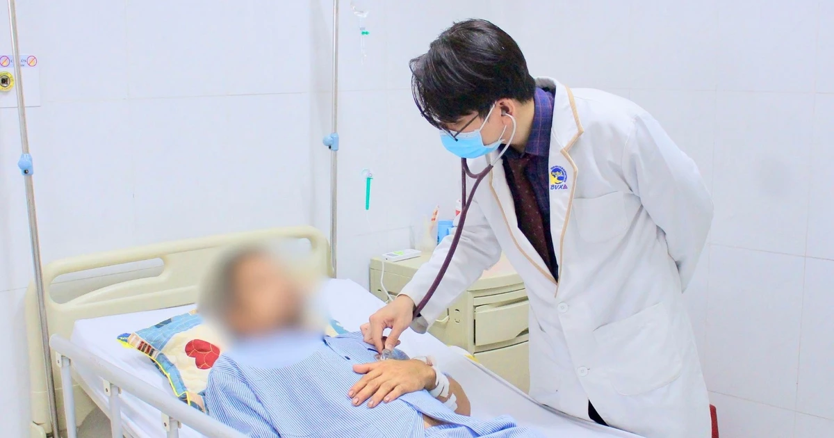 Sốc phản vệ do tự đắp thuốc điều trị khi bị rắn cắn