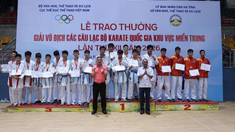 Trao 75 bộ huy chương tại Giải vô địch karate khu vực miền trung