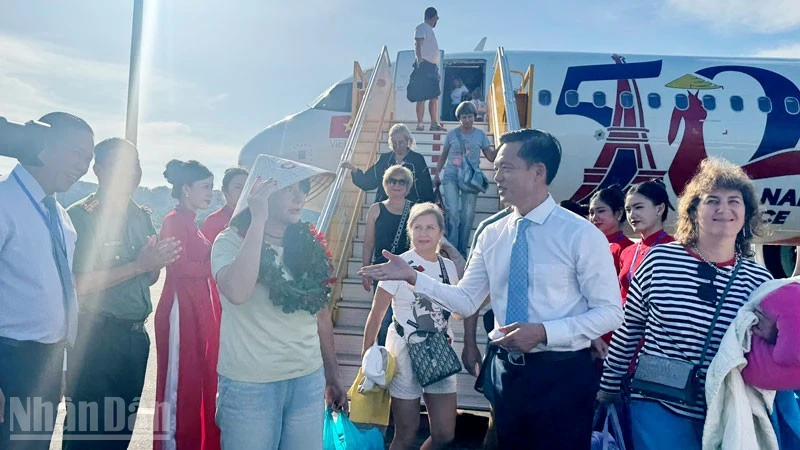 Phu Quoc Special Zone leaders welcome Russian tourists back to Phu Quoc.