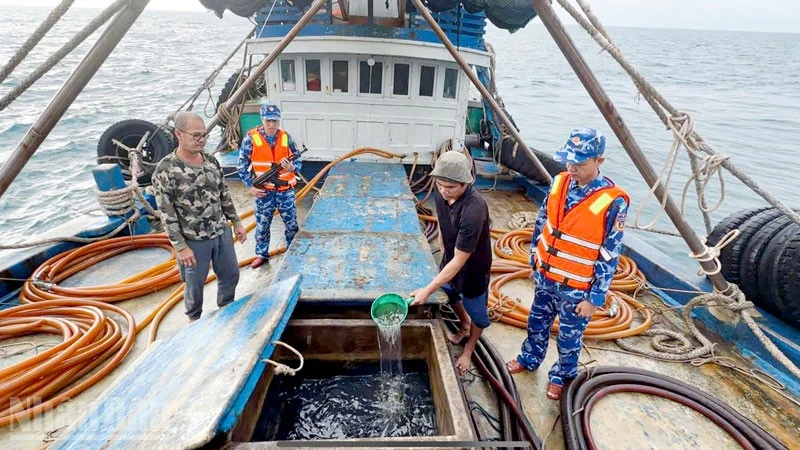 Ban Chỉ đạo 389 Quốc gia kiểm tra công tác chống buôn lậu tại Bộ Tư lệnh Vùng Cảnh sát biển 4