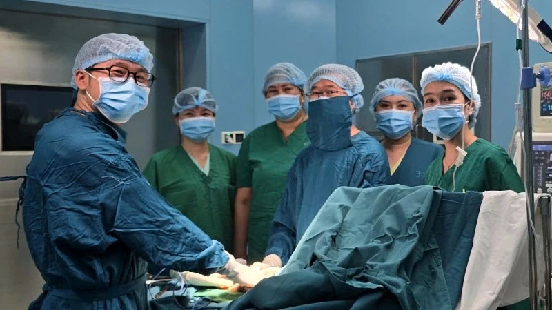 Phẫu thuật, cứu bàn tay người bị cá chình cắn tại Côn Đảo