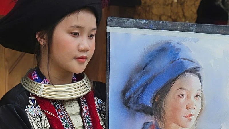 Characters and artworks through the lens of artist Nguyen Thu Ha.