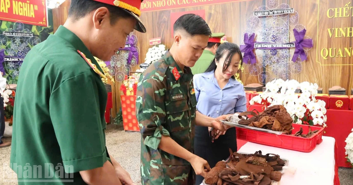 Đồng Nai: Xúc động trước những di vật của liệt sĩ khi cất bốc tại khu vực xã Minh Đức
