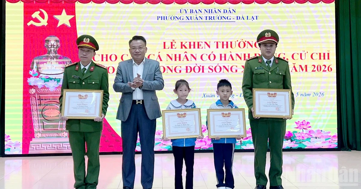 Khen thưởng các cá nhân có hành động, cử chỉ đẹp tại Lâm Đồng