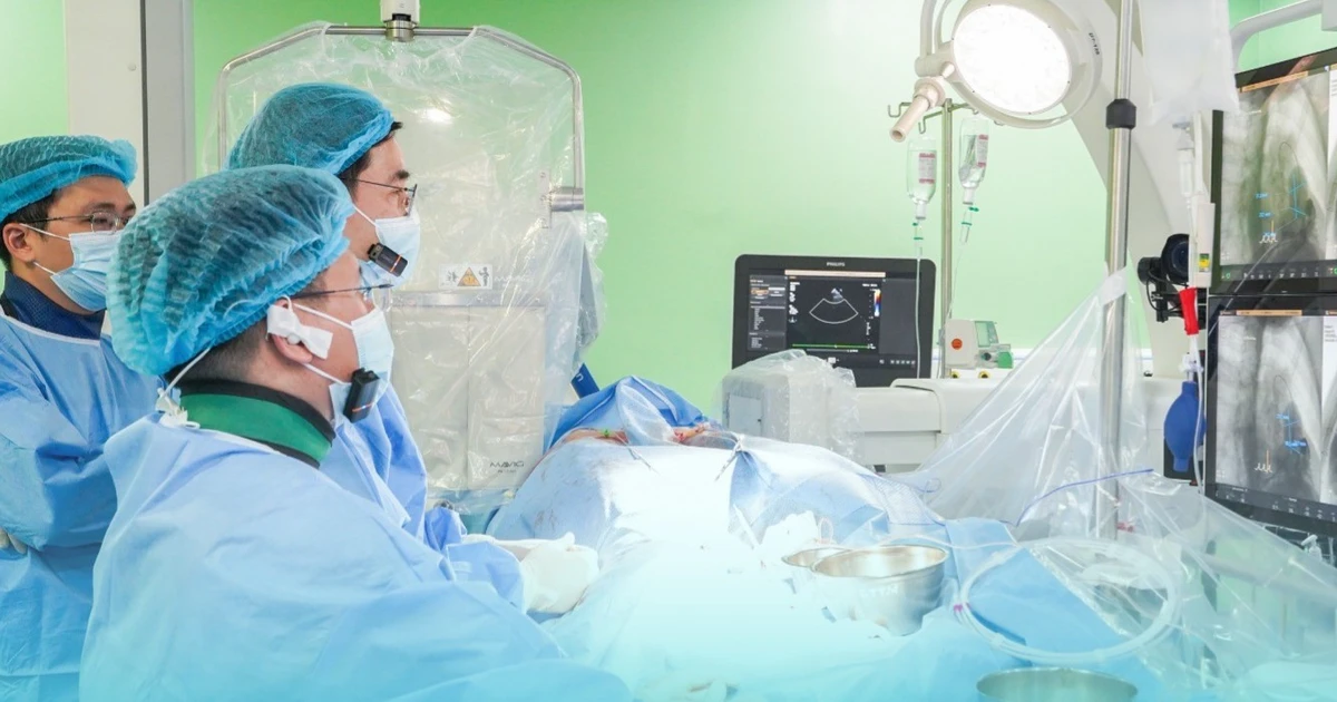 Tránh “cưa xương ức” lần hai, bé 14 tuổi được thay van tim qua da chỉ trong 2 giờ