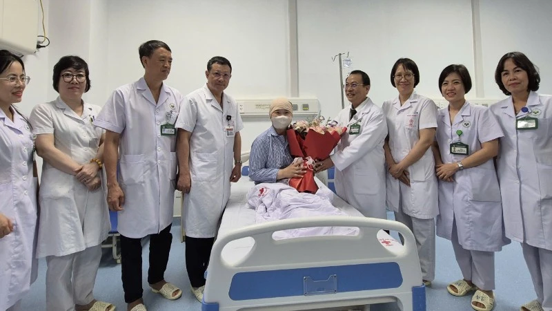 Hành trình vượt bạo bệnh của một người mẹ hiếm muộn cùng mắc u não và u lympho