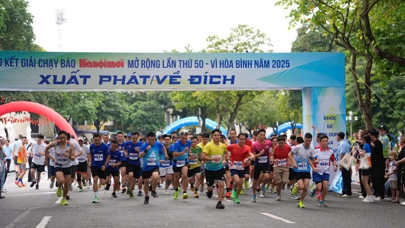 Más de tres mil atletas participan en Carrera por la Paz en Hanói