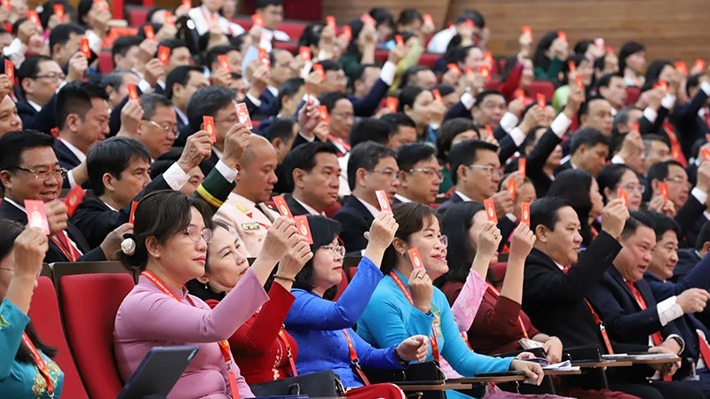 Delegates vote to adopt the Congress Resolution. (Photo: Organising Committee)