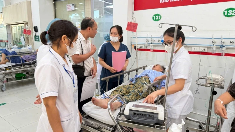 Bệnh nhân cấp cứu do nắng nóng tăng cao