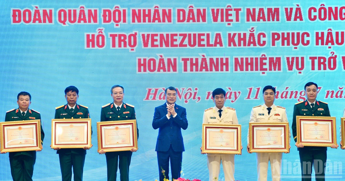 [Ảnh] Thủ tướng Lê Minh Hưng dự Lễ tuyên dương Đoàn cứu hộ, cứu nạn Việt Nam hỗ trợ Venezuela khắc phục hậu quả động đất