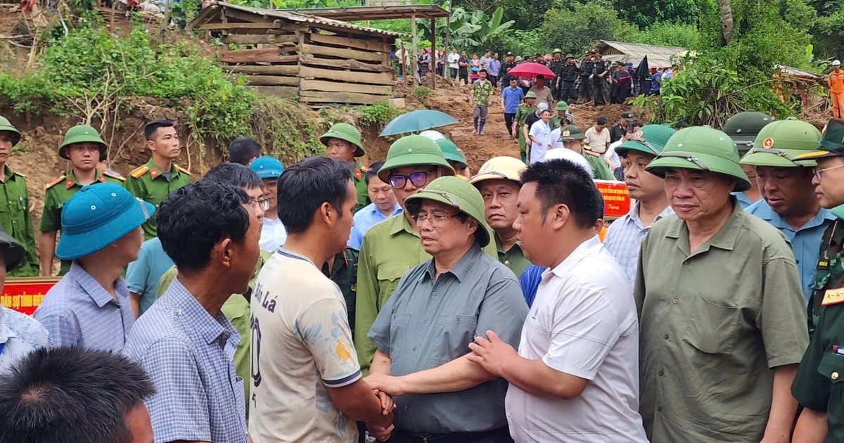 Thủ tướng Phạm Minh Chính thăm hỏi, động viên bà con nhân dân; kiểm tra công tác khắc phục hậu quả thiên tai tại Điện Biên