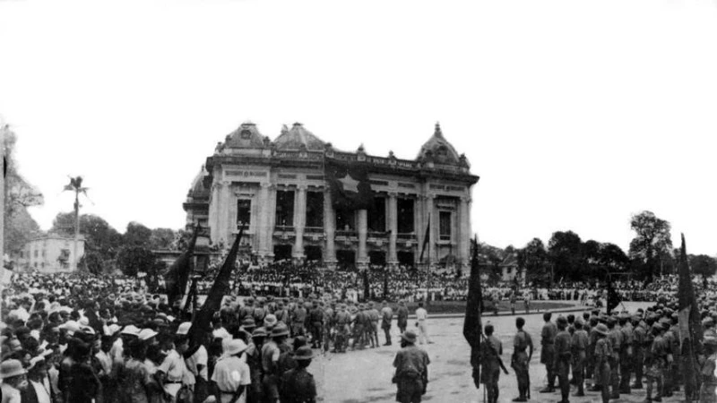 Un mitin de la Revolución de Agosto celebrado en Hanói. (Foto: Archivo de VNA)